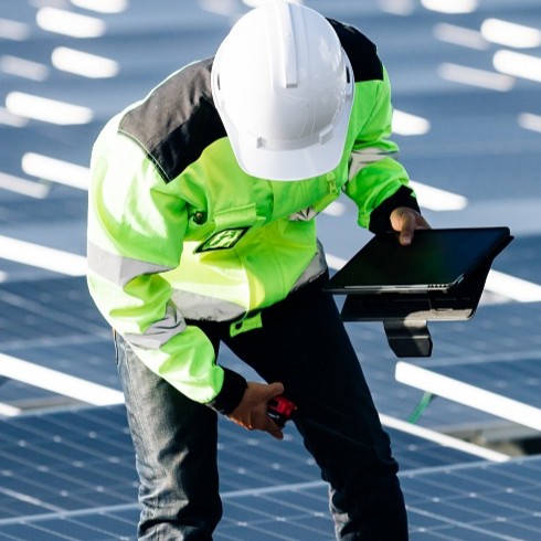 technical expert solar energy checks productivity solar panel field examination 1